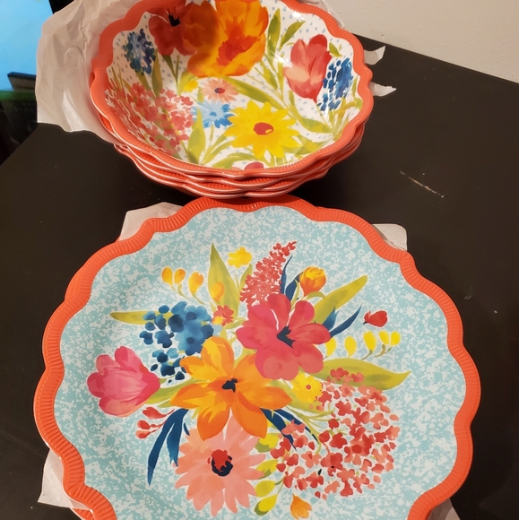 Pioneer woman 8pc melamine set - Picture 1 of 5